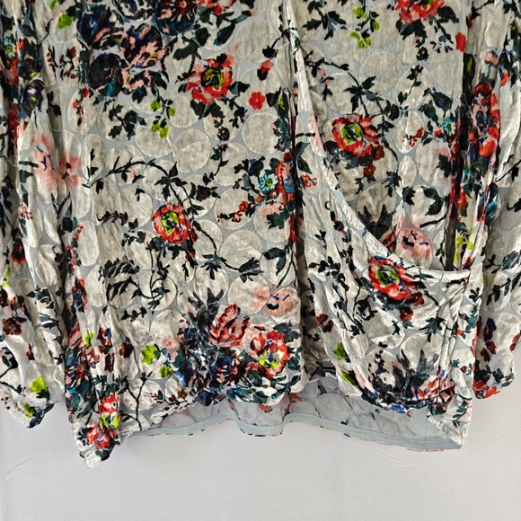 Anthropologie Maeve Umi Wrap Velvet Floral V- Neck Silk Blend Blouse Size Medium - Picture 6 of 12